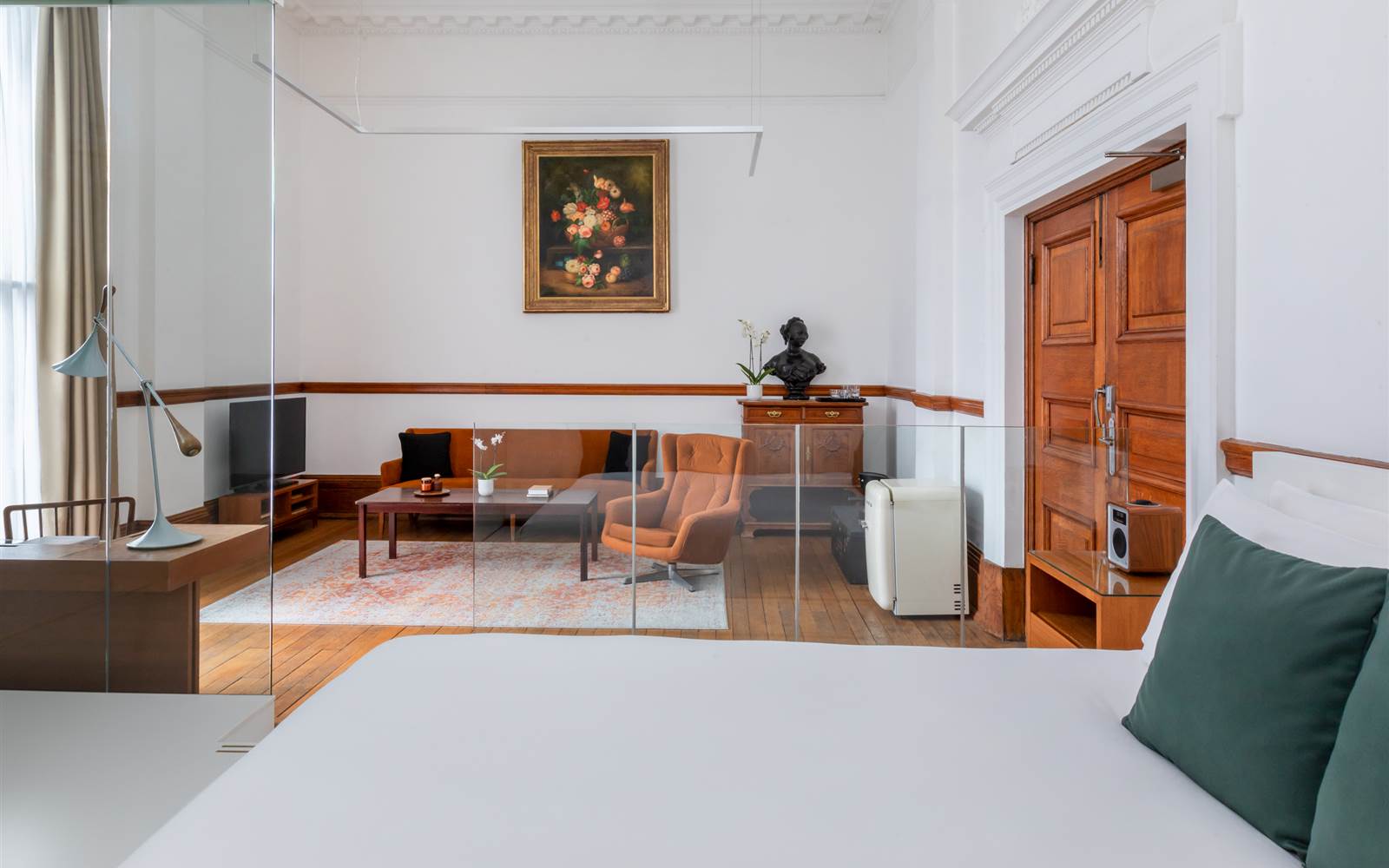 Town Hall Hotel and Apartments